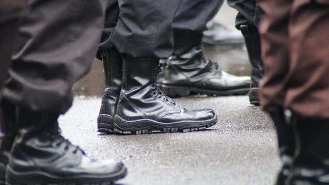 ilustrasi-anggota-polisi-berseragam-dinas-2_169