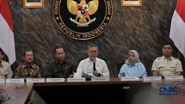 Menteri koordinator bidang pangan sekaligus ketua satgas pembentukan kopdes merah putih zulkifli hasan tengah dalam konferensi 1776248626216