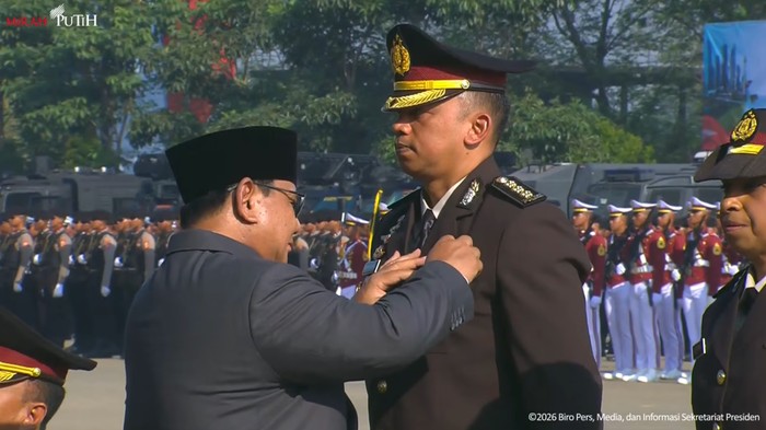 Penganugerahan bintang nararya oleh prabowo subianto di hari bhayangkara ke 80 1782869511581