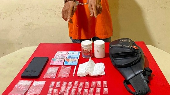 6Pelaku Pemilik Narkotika Jenis Sabu Sabu 10 Gram~2