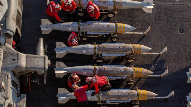 Penampakan jet tempur dan rudal as untuk mengepur iran 1772502750100