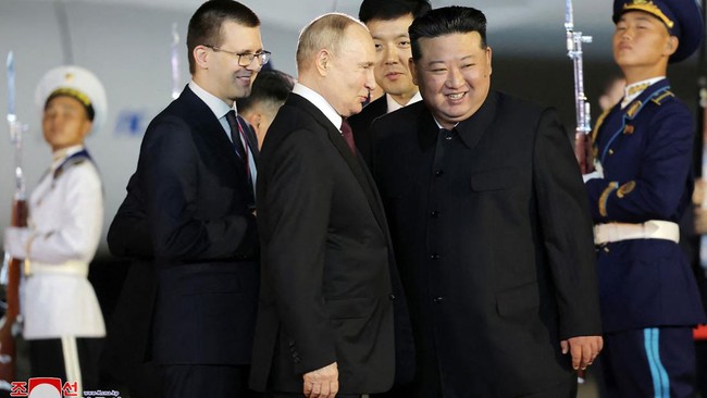 Putin tiba di korut disambut kim jong un 4
