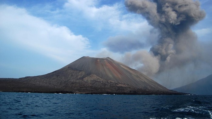 Ilustrasi gunung anak krakatau 1790310001754